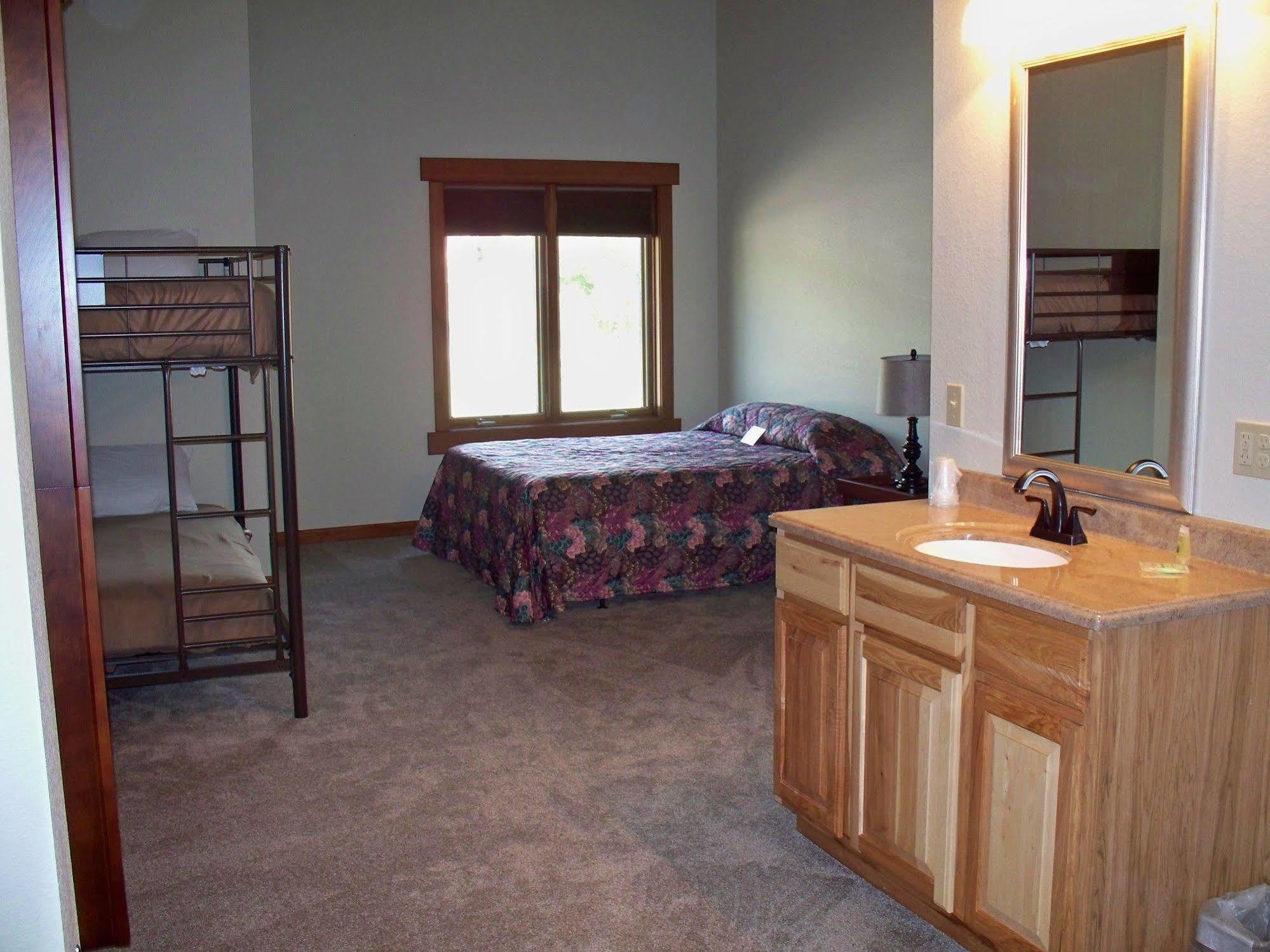 Canyon Lake Resort Rapid City Bagian luar foto